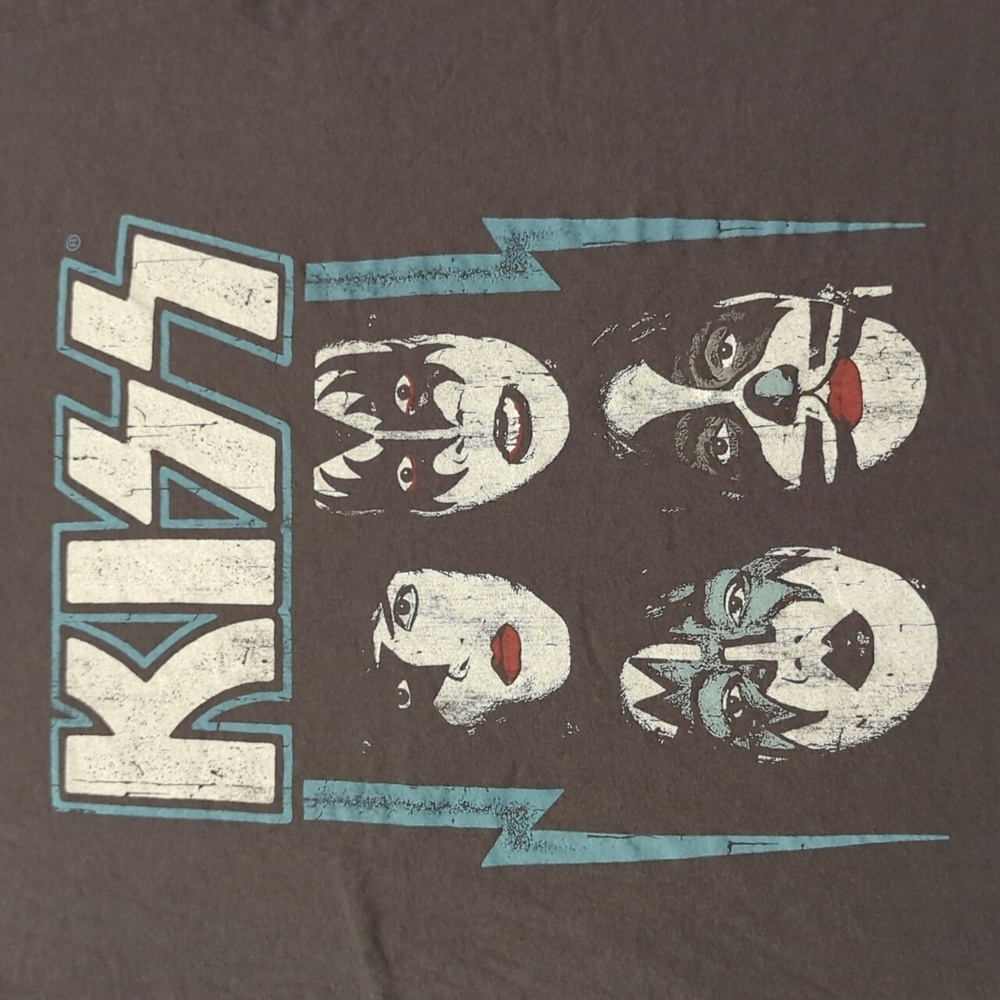 KISS women's graphic tee